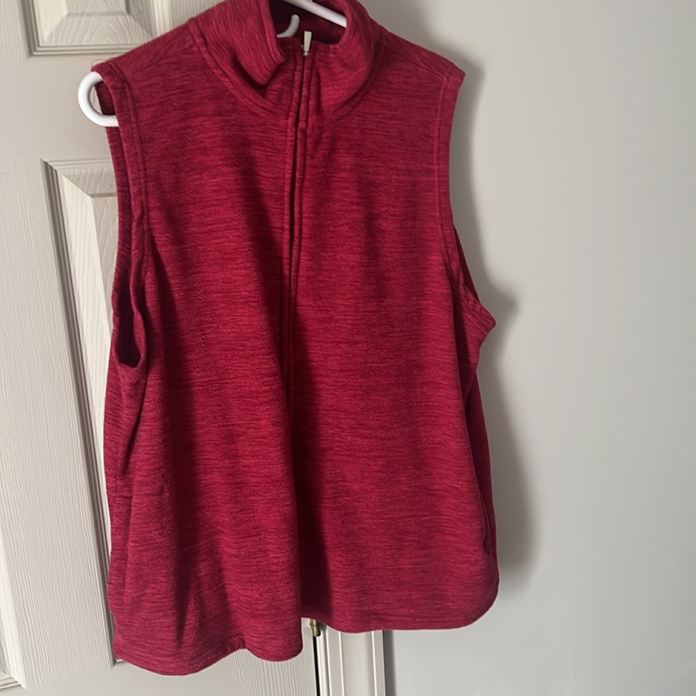 Red vest - Picture 2 of 2
